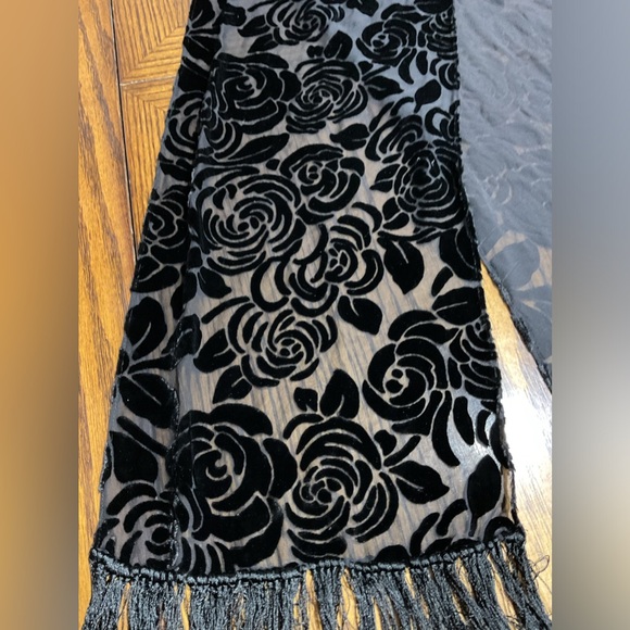 Pretty burnout scarf with fringe - Picture 7 of 8